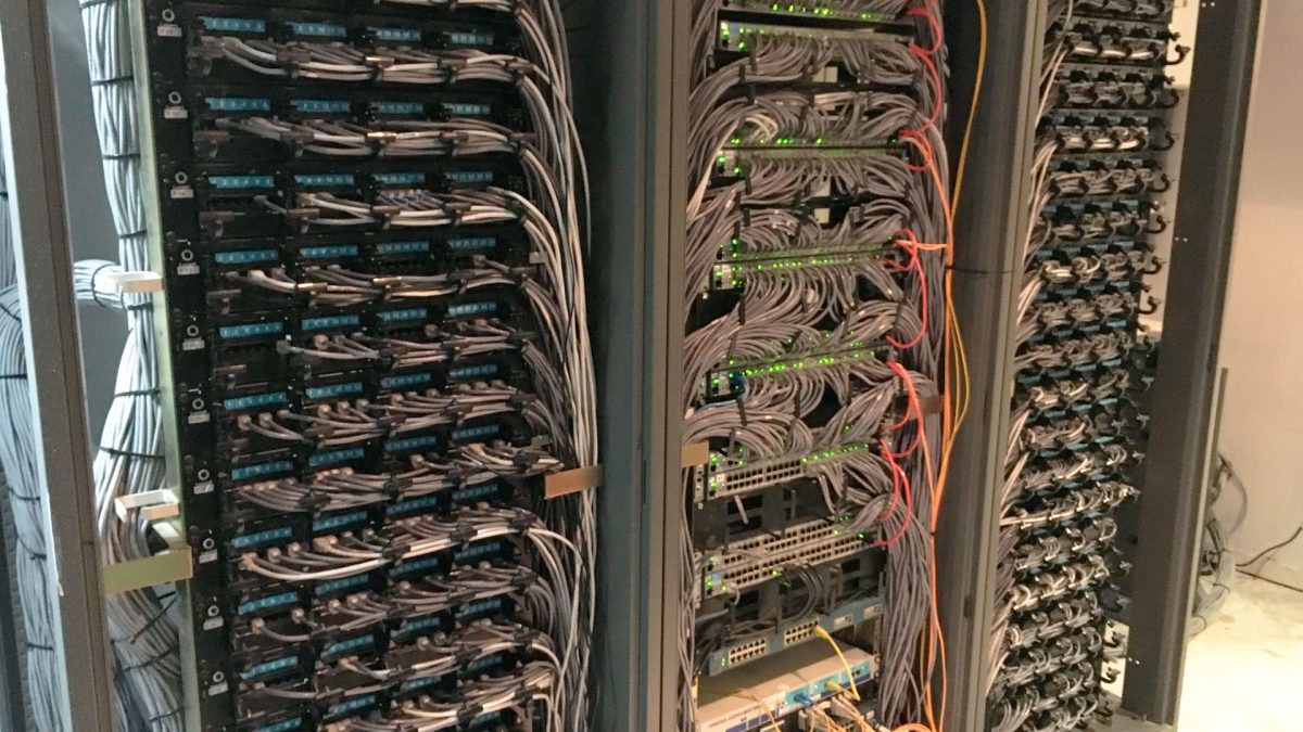Rack de comunicaciones cableado estructurado