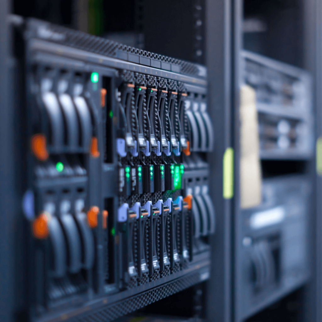 Rack de servidores y servicios telemáticos